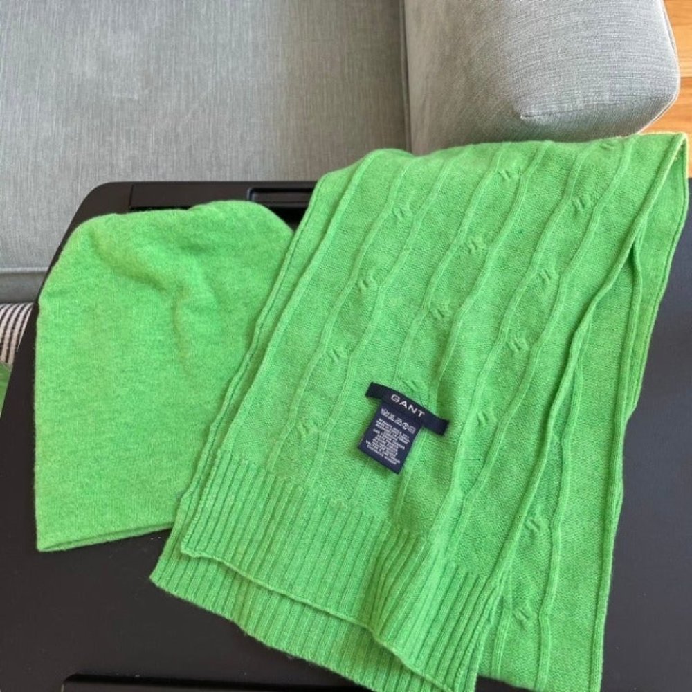 NWOT Green Knit Gant Scarf + Hat Bundle